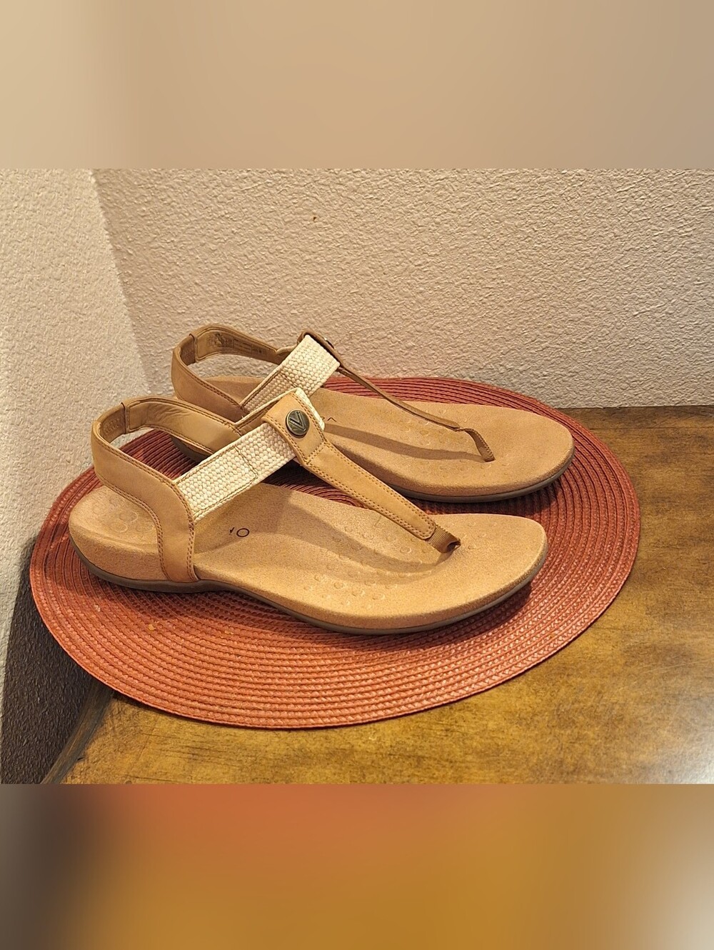 Vionic Brea Tan T-strap Sandals